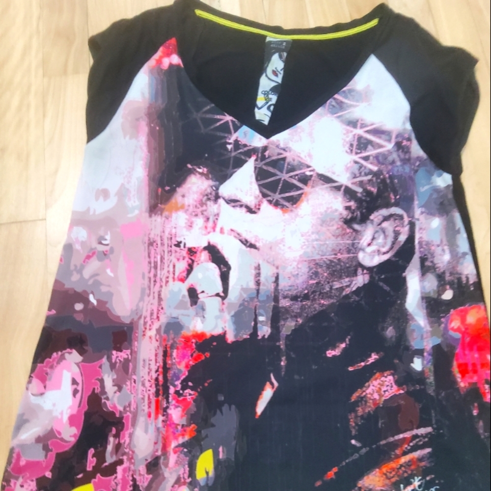 Tee shirt